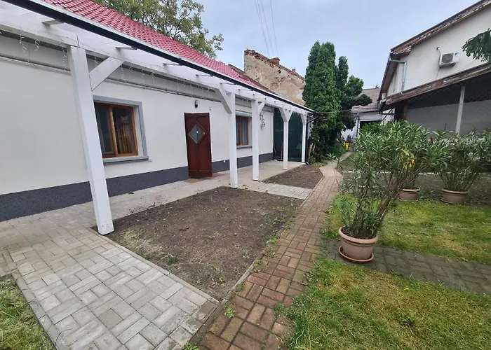 Peaceful&Central Apartment With Garden